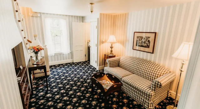 The Rochester Inn, A Historic Hotel
