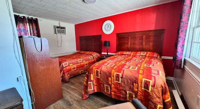 Четырёхместный номер Standard Chesterfield Hotel by OYO Hwy 9