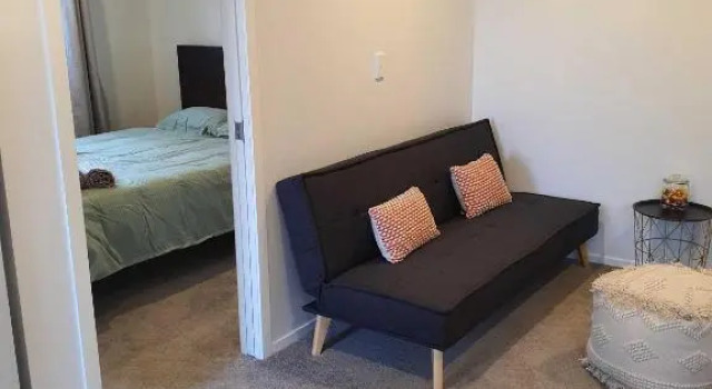 Коттедж c 1 комнатой Modern 1 bedroom guest house