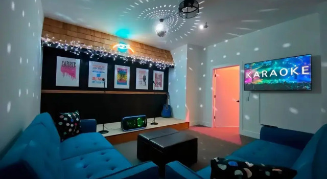 Коттедж Rooftop DT City Views - Bluebird Karaoke - 14 Beds