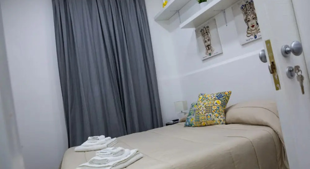 Re Carlo Rooms