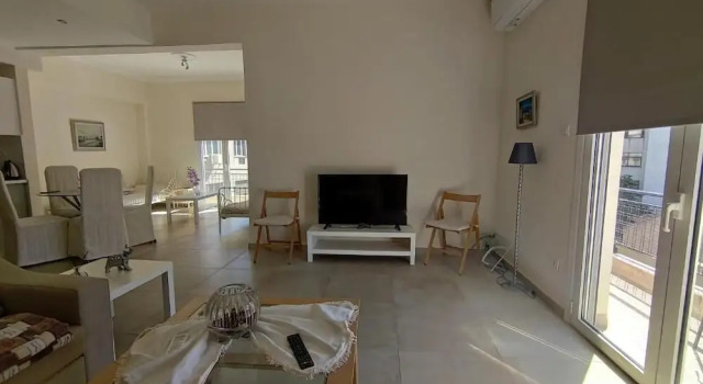 Vibrant City Oasis 2BR near Metaxourgeio