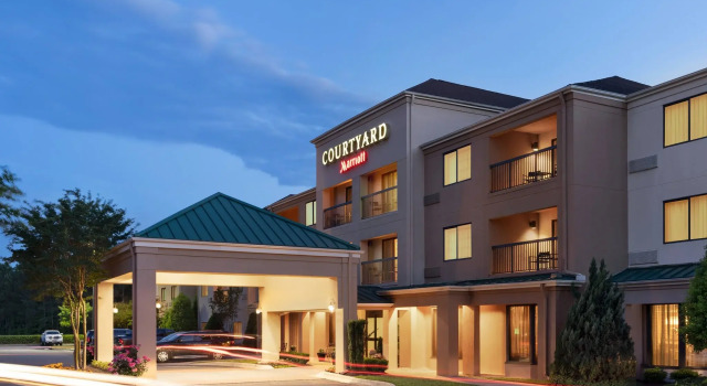 Courtyard by Marriott Greenville, Забронировать Отель Гринвилл Северная Каролина