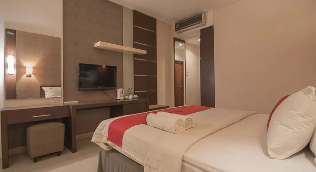 RedDoorz Premium near Paris Van Java Mall