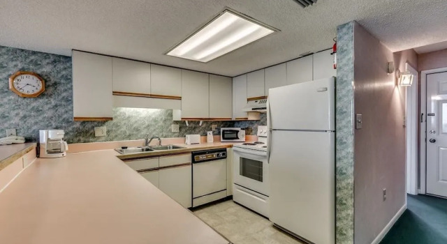 Waterpointe II - 502 by RedAwning