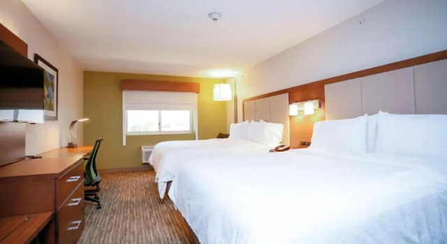Четырёхместный люкс Holiday Inn Express