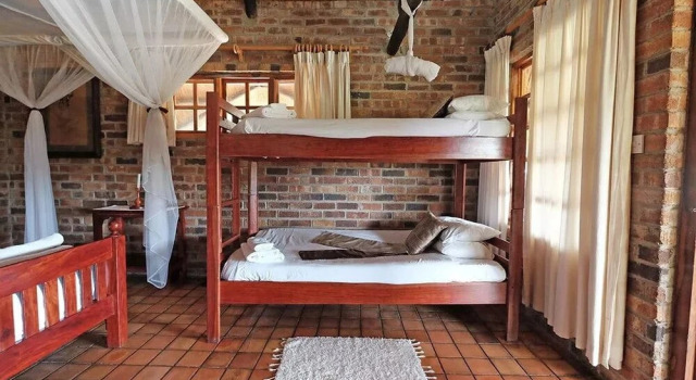 Antelope Park Safari Lodge, Prenota Hotel Gweru Midlands Province