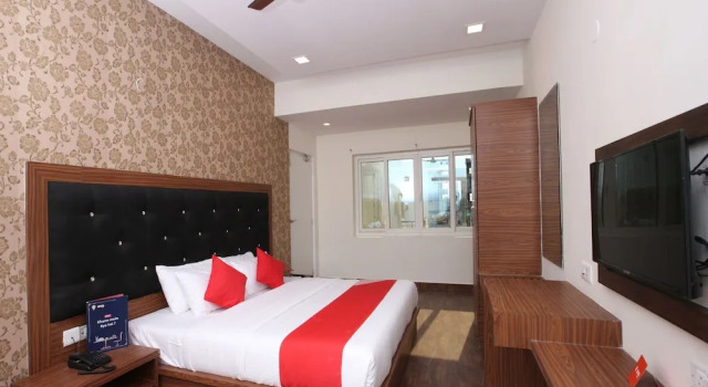 Номер Deluxe Capital O 14043 Hotel Star Holiday