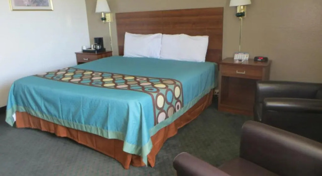 Номер Standard Super 8 by Wyndham Pueblo