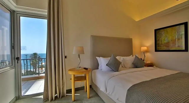 Двухместный номер Deluxe с частичным видом на море Riviera Hotel and Beach Lounge, Beirut