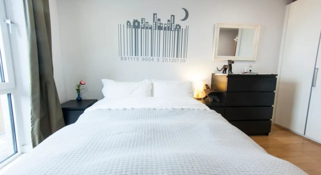 Quiet, Spacious 1BR Hackney Central Flat for 3, Забронировать Отель Хокни Лондон, рядом с Музей Хэкни