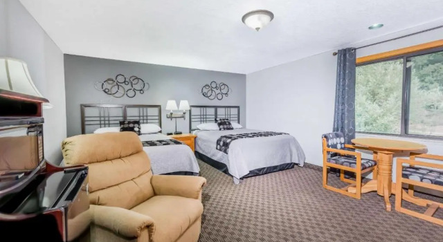 Четырёхместный номер Standard Super 8 by Wyndham Deadwood Black Hills Area