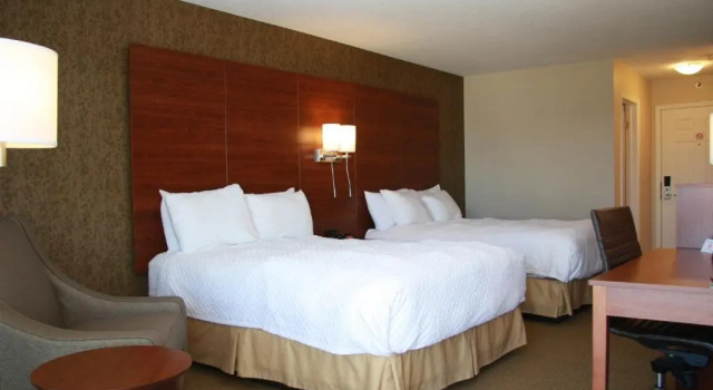 Четырёхместный номер Standard Budget Host Inn & Suites