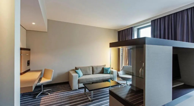 Полулюкс Steigenberger Airport Hotel Berlin