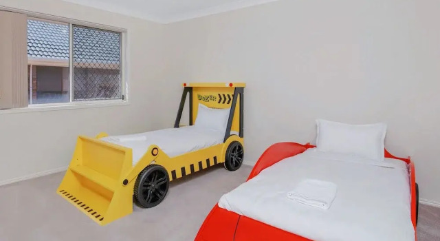 Kozyguru | Mermaid Waters | Waterfront With Private Jetty, Prenota Casa vacanze Hotel a Queensland con parcheggio, Parcheggio