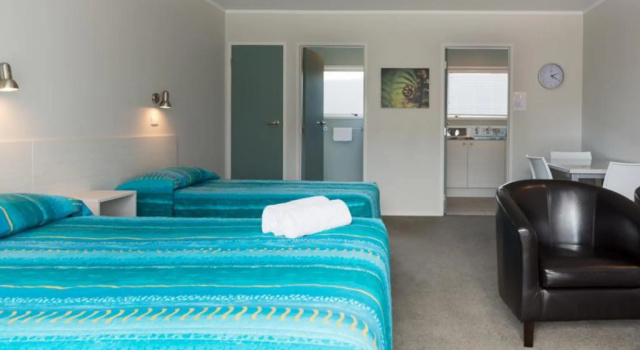 Студия Superior Averill Court Motel