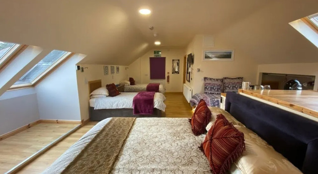 Четырёхместный номер Standard Kylemore Pass Hotel