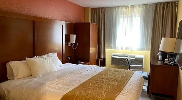 Четырёхместный номер Deluxe Ramada by Wyndham New York Times Square West