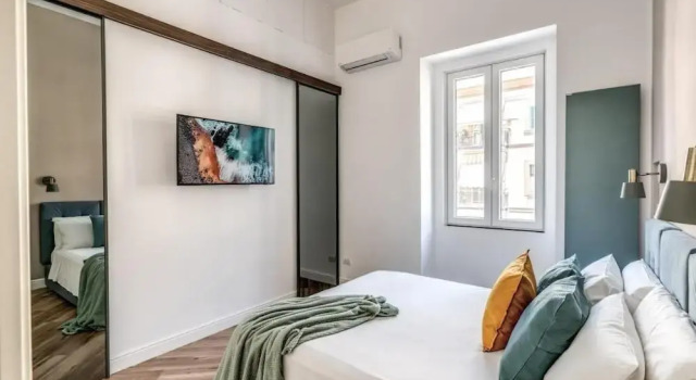 Claudia's Home Napoli, Забронировать Апартаменты/квартира Неаполь Кампания, рядом с Церковь Пио Монте делла Мизерикордия