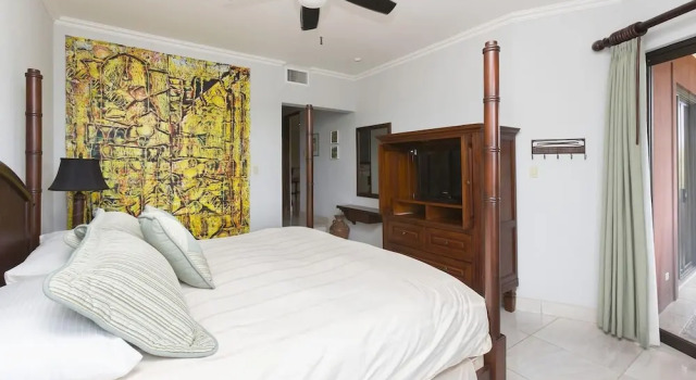 Номер Standard Recently Renovated Luxury Condo with Resort-Style Beach Club Access and Ocean Views