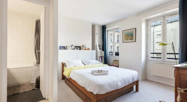 Warm and Homely Duplex Near Montmartre, Fits 5, Забронировать Апартаменты/квартира Париж Иль-де-Франс, рядом с Гран Бульвар
