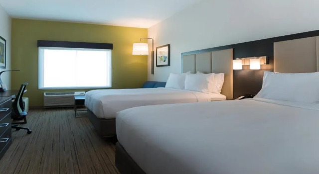 Четырёхместный люкс Holiday Inn Express & Suites - Tampa East - Ybor City by IHG