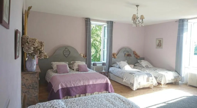 Четырёхместный номер Standard Le Manoir aux Douves