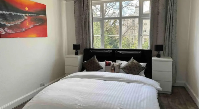 Bright and Spacious 2-bed Apartment in Sutton