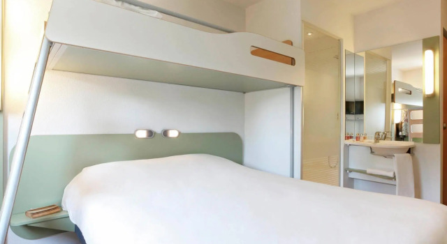 Logis Hôtel de Port dAlon - St Cyr sur Mer, Забронировать Отель Ла-Сьота Calanques National Park