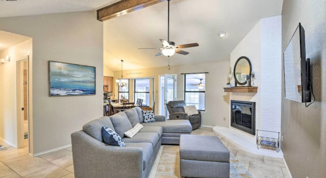 Granbury Home w/ Lake Granbury Access + Dock, Забронировать Отель Гранбери Dallas - Fort Worth Metropolitan Area