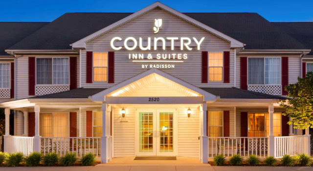 Country Inn & Suites by Radisson, Nevada, MO