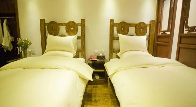 Lijiang Happy Yufu Inn, Забронировать Отель Лицзян Юньнань, рядом с Улица Сквер-стрит Древнего города Даянь