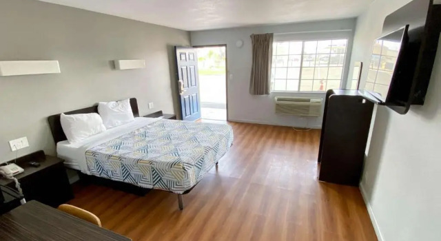 Номер Deluxe Motel 6-Delano, CA