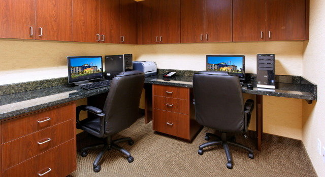 Holiday Inn Express Fresno Northwest - Herndon by IHG, Book Hotel Herndon California