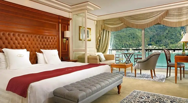 Номер Deluxe с балконом и с видом на озеро Swiss Diamond Hotel & Spa