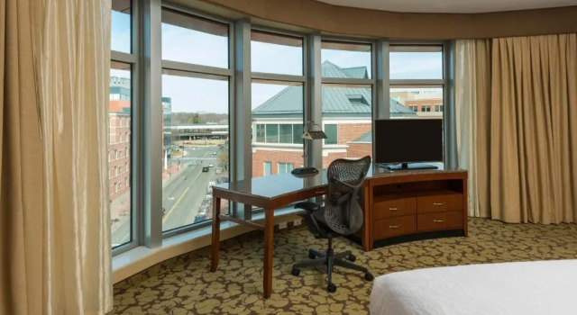 Номер Standard с видом на город Hilton Garden Inn Alexandria Old Town National Harbor