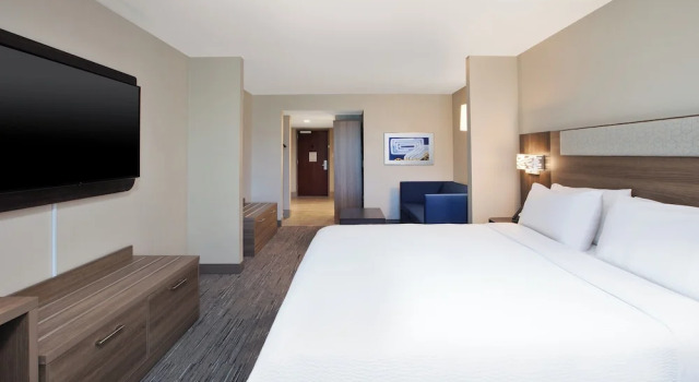 Двухместный люкс Holiday Inn Express & Suites I-26 & Us 29 At Westgate Mall by IHG