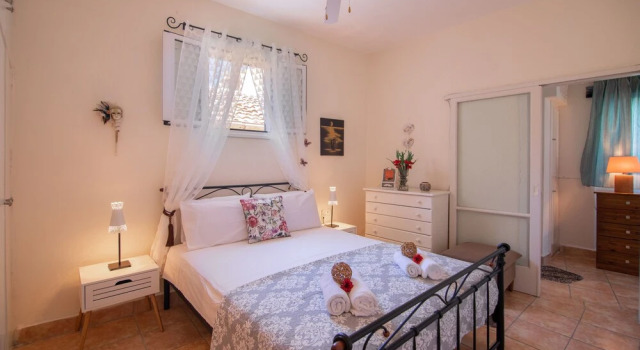 Jo's Guesthouse, Benitses, Забронировать Апартаменты/квартира Беницес 