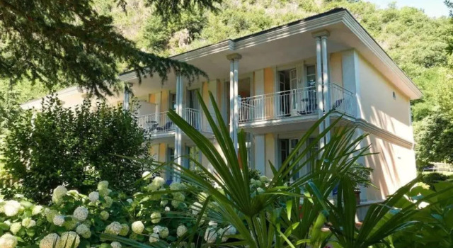 Апартаменты Beautiful apartment with direct access to Lake Lugano