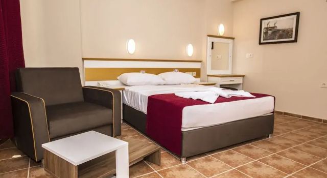 Номер Standard с балконом Comet De Luxe Hotel