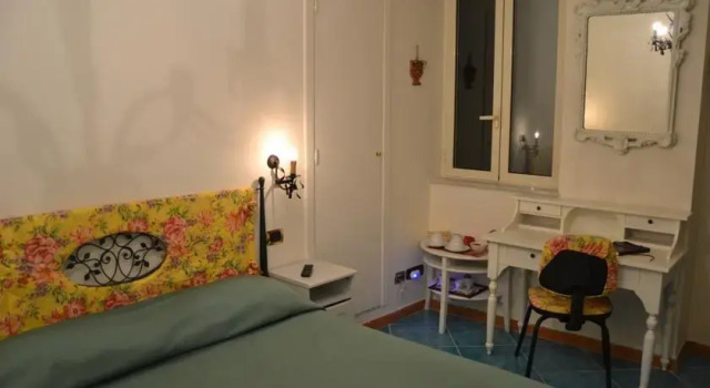 La Civetta Sul Comò B&B, Book Bed and Breakfast Vomero Napoli