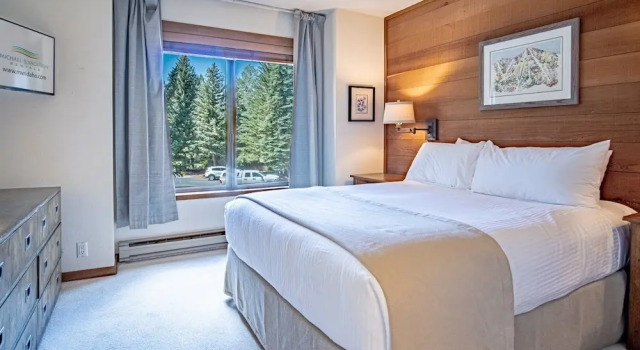 Snow Creek 1541 - Ski-in/ski-out + Pool & Hot Tub, Book Lejlighed Sun Valley Idaho, nær Dollar