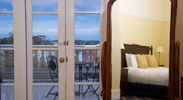 Двухместный номер Premier с балконом Carrington Hotel