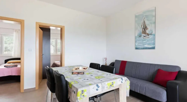 Апартаменты Simplistic Apartment in Neviđane with Balcony