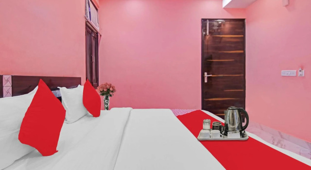 OYO Flagship 70281 Hotel Rishabh Inn