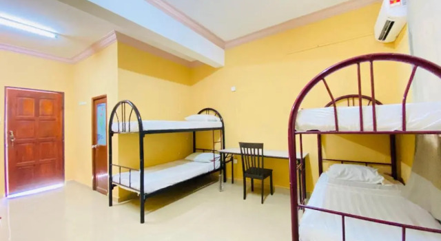 Кровать в общем номере (мужской номер) Rhu Dormitory
