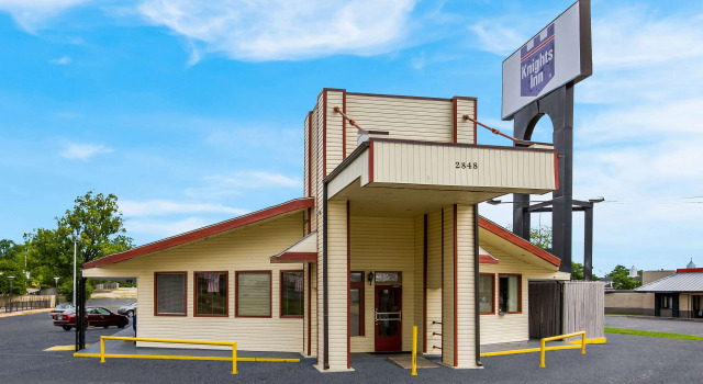 Knights Inn Fayetteville - Fort Bragg, Забронировать Мини-отель Мини-отели Фаеттевилле, Мини-отель
