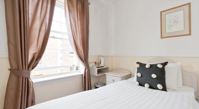 Temple Bar Townhouse, Забронировать Отель Дублин Каунти Дублин, рядом с Театр Олимпия