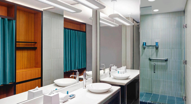 Четырёхместный номер Standard Aloft by Marriott Montreal Airport