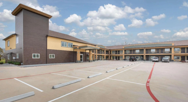 Четырёхместный номер Standard Days Inn & Suites by Wyndham La Porte